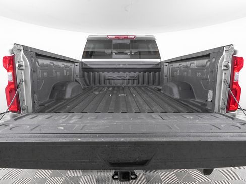 Used 2024 Chevrolet Silverado 2500 ZR2 w/ Technology Package image 7