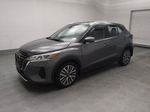 Used 2024 Nissan Kicks SV FWD image 2