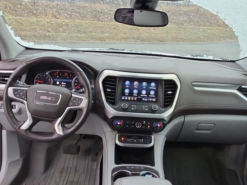 Used 2023 GMC Acadia SLT w/ Preferred Package image 7