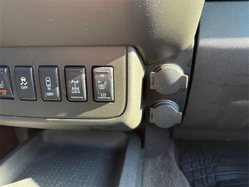 Used 2015 Nissan Frontier PRO-4X w/ Pro-4x Luxury Package image 26