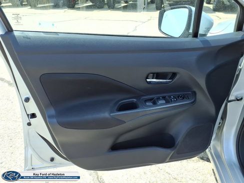 Used 2021 Nissan Versa SV FWD image 14