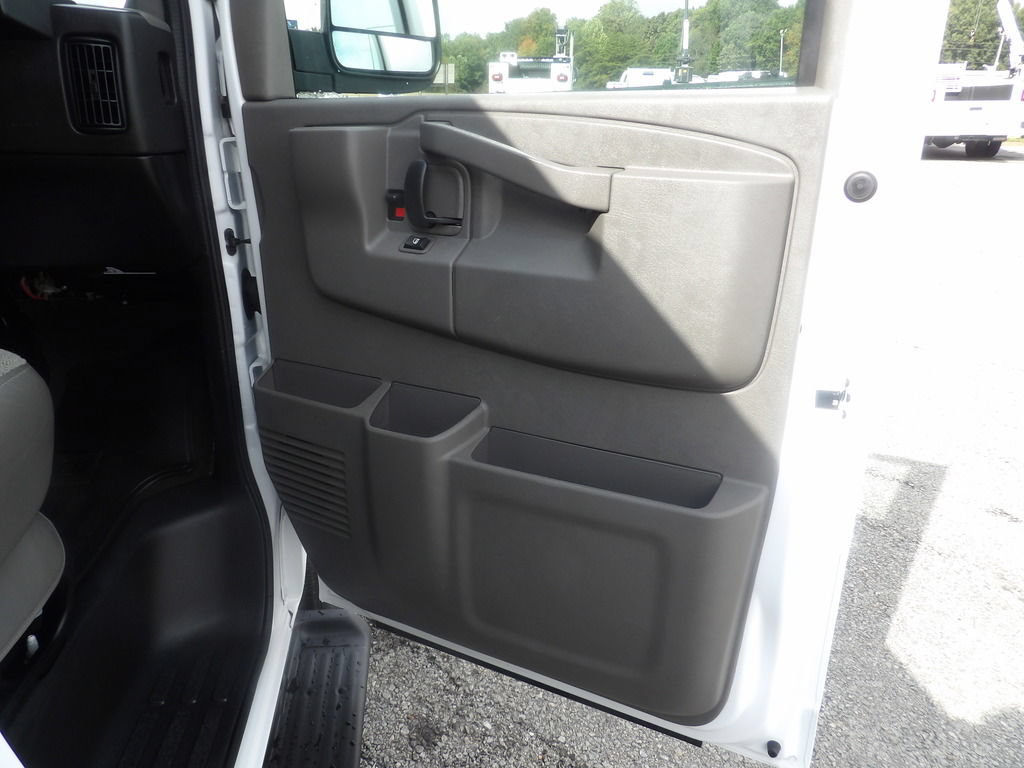 Used 2025 Chevrolet Express 3500 LT w/ LT Preferred Equipment Group RWD image 36