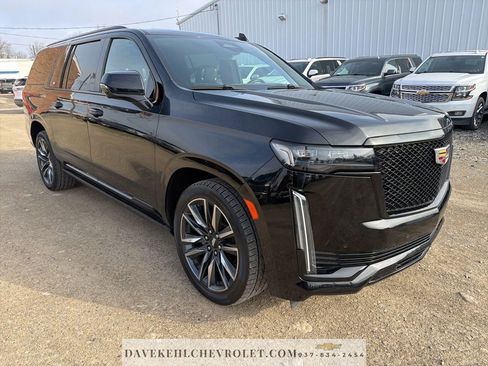 Used 2022 Cadillac Escalade ESV Sport w/ Touring Package image 8