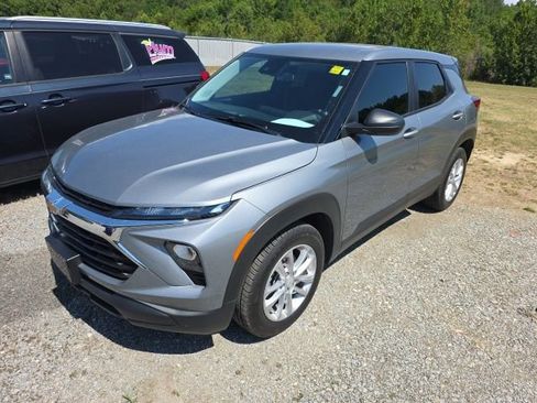 Used 2024 Chevrolet TrailBlazer LS FWD image 3