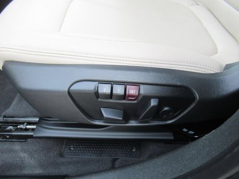Used 2022 BMW X1 sDrive28i w/ Premium Package FWD image 17