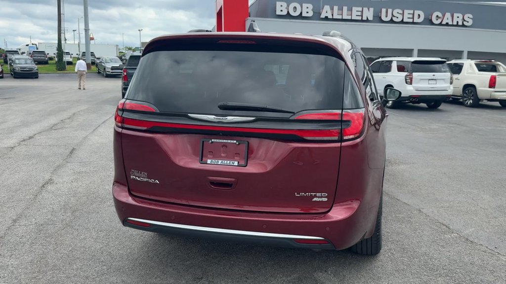 Used 2023 Chrysler Pacifica Limited AWD/4WD image 6