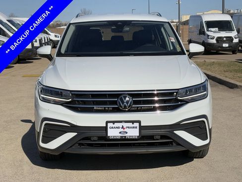 Used 2024 Volkswagen Tiguan SE image 9
