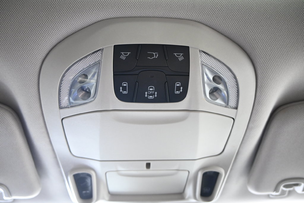 Used 2023 Chrysler Pacifica Limited FWD image 34
