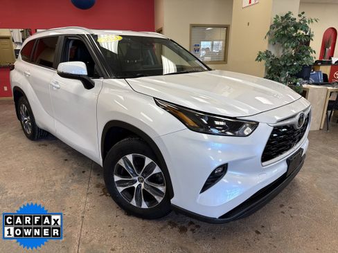 Used 2023 Toyota Highlander XLE image 1
