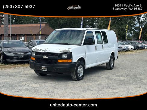 Used 2008 Chevrolet Express 3500 Van 3D image 1