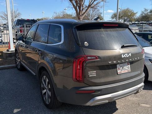Used 2022 Kia Telluride EX w/ EX Premium Package image 3