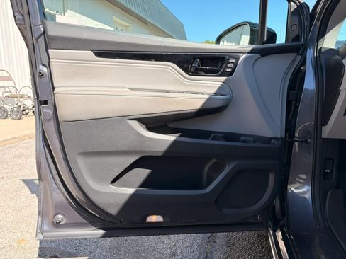 Used 2018 Honda Odyssey Elite image 14