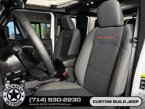 Used 2025 Jeep Wrangler Unlimited Rubicon AWD/4WD image 16