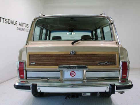 Used 1989 Jeep Grand Wagoneer image 4