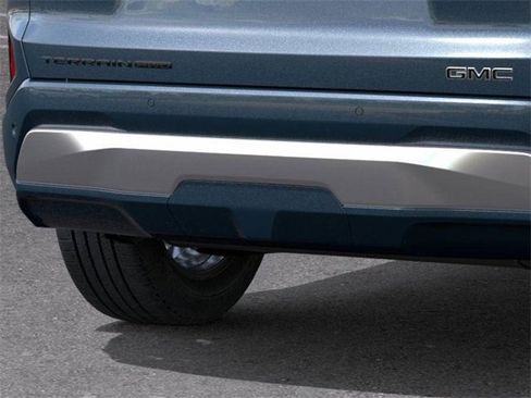 New 2026 GMC Terrain Denali w/ LPO, Black Badging Package image 14