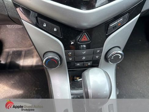 Used 2013 Chevrolet Cruze LS FWD image 10