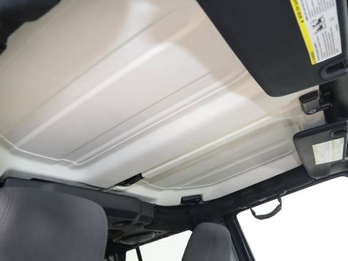 Used 2012 Jeep Wrangler Unlimited Rubicon AWD/4WD image 8