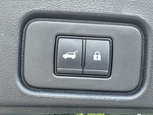 Used 2025 Nissan Pathfinder SV AWD/4WD image 15