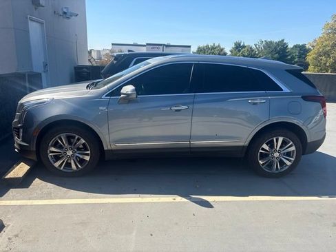 Used 2023 Cadillac XT5 Premium Luxury AWD/4WD image 2