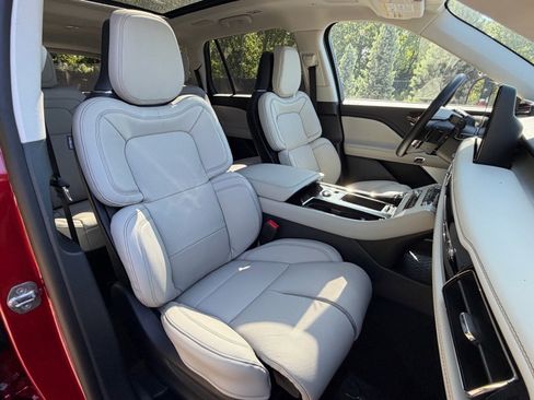 New 2026 Lincoln Aviator Reserve AWD/4WD image 12