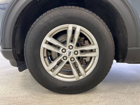 Used 2022 Ford Explorer XLT w/ Equipment Group 202A AWD/4WD image 6