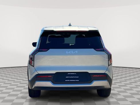 Certified 2024 Kia EV9 Light Long Range RWD image 6