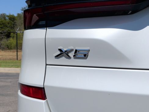 Used 2024 BMW X5 xDrive50e w/ M Sport Package AWD/4WD image 11