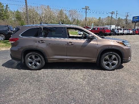 Used 2017 Toyota Highlander Limited AWD/4WD image 30