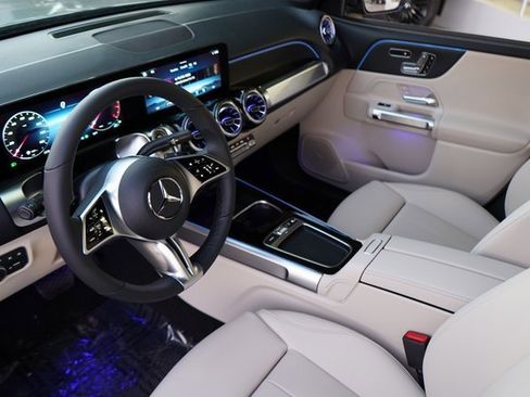 New 2026 Mercedes-Benz GLB 250 image 2