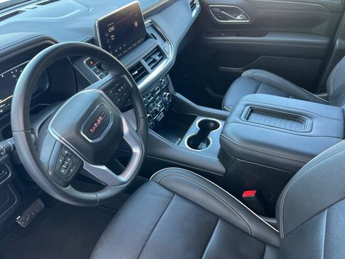 Used 2024 GMC Yukon SLT AWD/4WD image 7