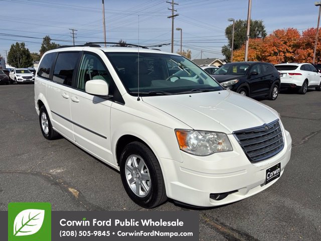 Used 2010 Chrysler Town & Country Touring FWD image 3