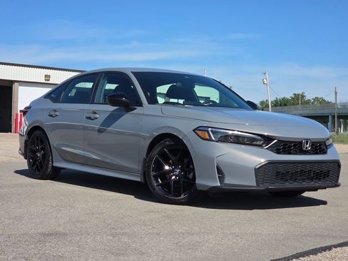 Used 2025 Honda Civic Sport image 2