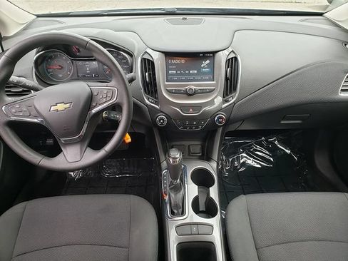 Used 2017 Chevrolet Cruze LT FWD image 14