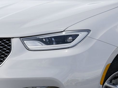 New 2026 Chrysler Pacifica Select FWD image 10