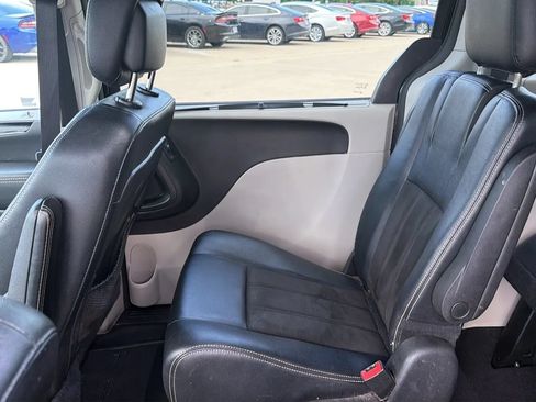 Used 2019 Dodge Grand Caravan SXT w/ Driver Convenience Group FWD image 41