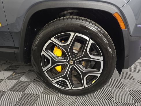 Used 2024 Rivian R1S Adventure image 11