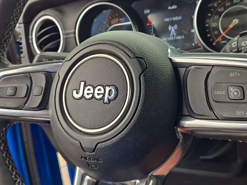 Used 2022 Jeep Wrangler Unlimited Sahara w/ Cold Weather Group AWD/4WD image 25