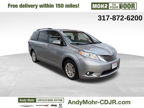 Used 2017 Toyota Sienna XLE image 1
