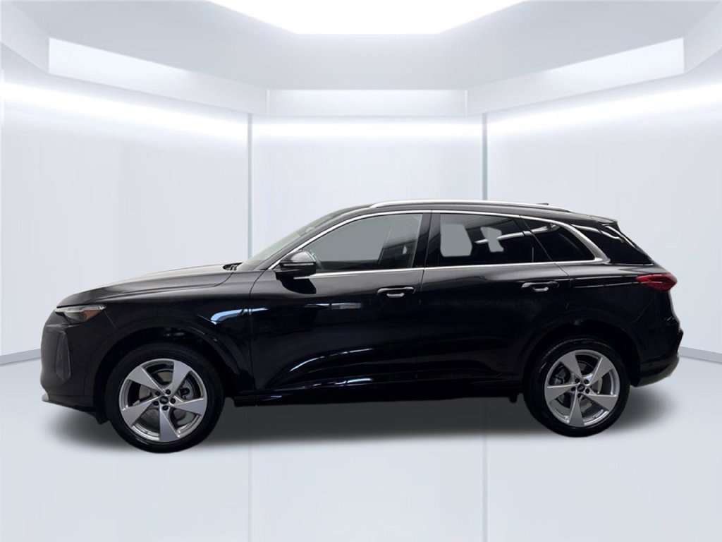 Used 2025 Audi Q5 Premium AWD/4WD image 2
