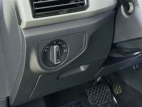 Used 2023 Volkswagen Atlas SE w/ Panoramic Sunroof Package FWD image 10