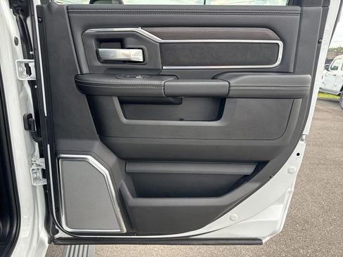 New 2026 RAM 2500 Laramie AWD/4WD image 17