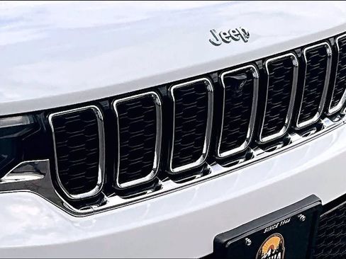 Used 2023 Jeep Grand Cherokee 4WD 4xe w/ Luxury Tech Group II image 33