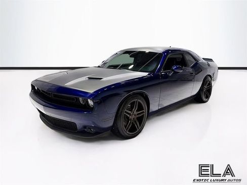 Used 2017 Dodge Challenger SXT Plus RWD image 4