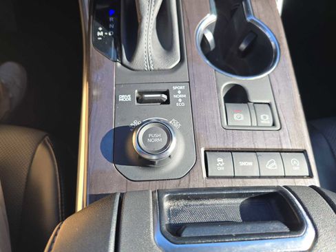 Certified 2022 Toyota Highlander Platinum image 32