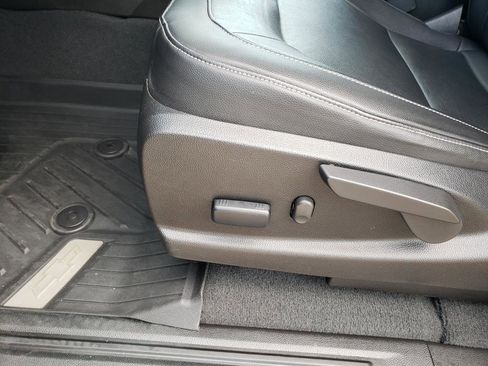 Used 2022 Chevrolet Colorado LT w/ Luxury Package image 33