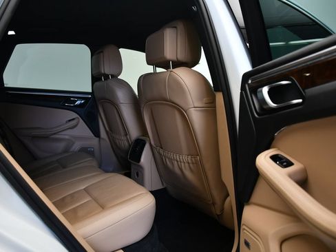 Certified 2023 Porsche Macan S AWD/4WD image 48