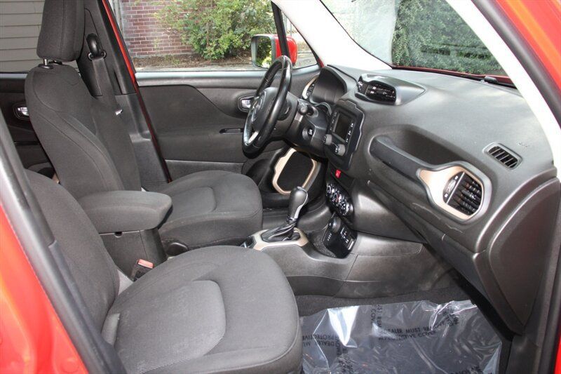 Used 2016 Jeep Renegade Latitude AWD/4WD image 13