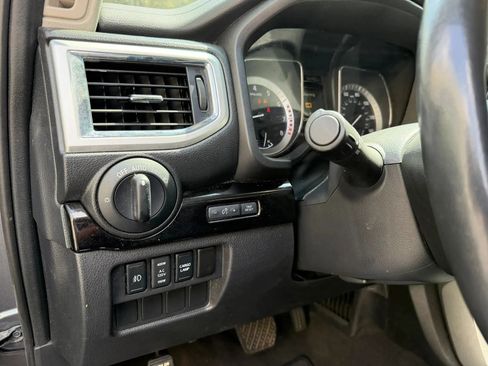 Used 2017 Nissan Titan SV RWD image 23