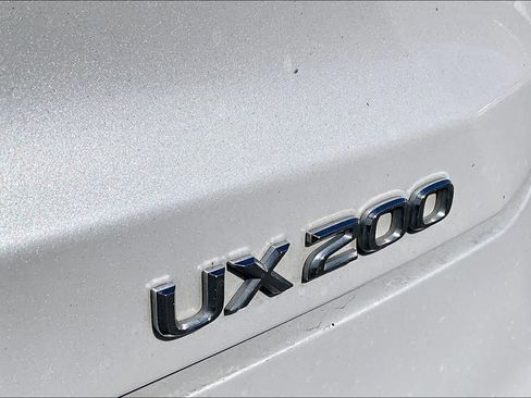 Used 2022 Lexus UX 200 w/ Accessory Package (Z1) FWD image 9