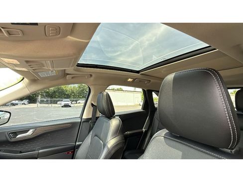 Used 2020 Ford Escape Titanium w/ Titanium Premium Package 2.0 AWD/4WD image 32